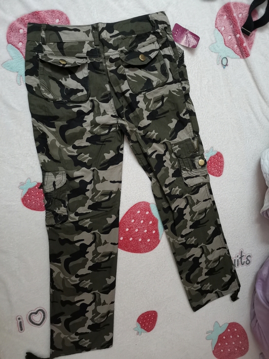 清宿舍，搬家大甩卖。全新迷彩长裤，实测尺码...