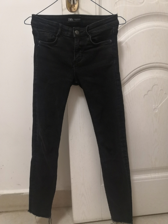 Zara黑色毛边紧身牛仔裤 24码 成色新...