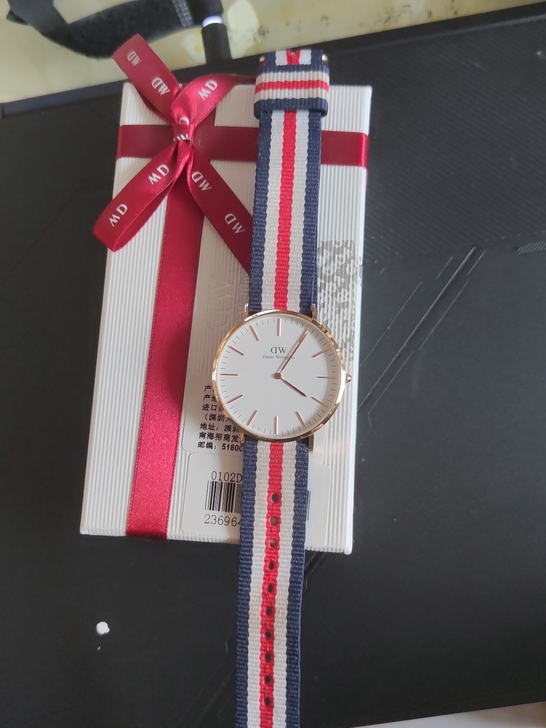 dw手表  40mm 没带过几次，一直放着...