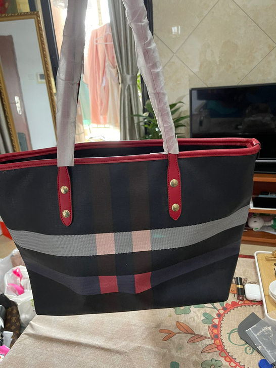 全新时尚手提包，一口价48，包邮！