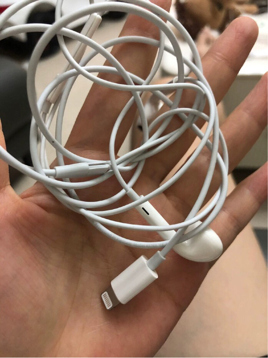 苹果原装扁口耳机 闲置出售