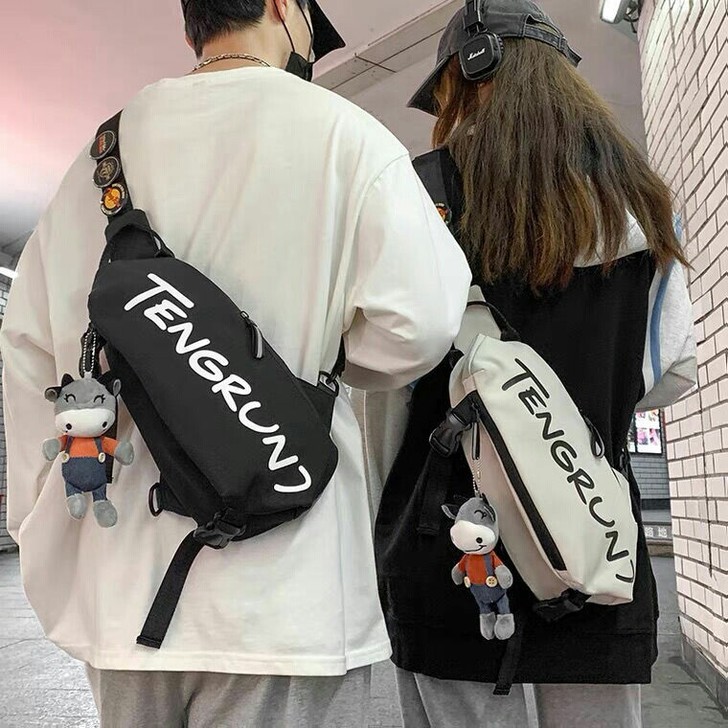 低价胸包男士ins潮牌运动学生单肩包休闲男...