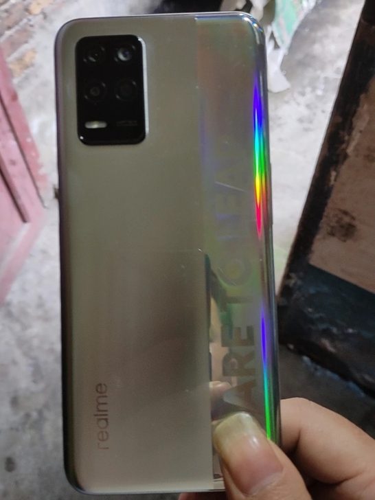 真我q3 6+128g九五成新，配件齐全，...