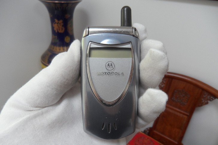 摩托罗拉V60i是当年摩托罗拉主推机型，金...