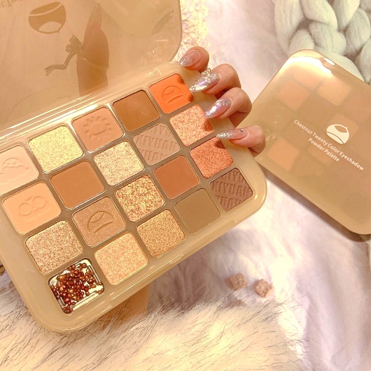 新款时尚修容高光一体盘眼影眼线一盘搞定，不...