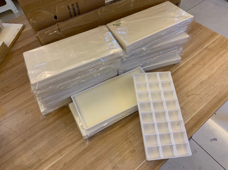水粉颜料调色盒调色盘 颜色数：单盒 安全标...