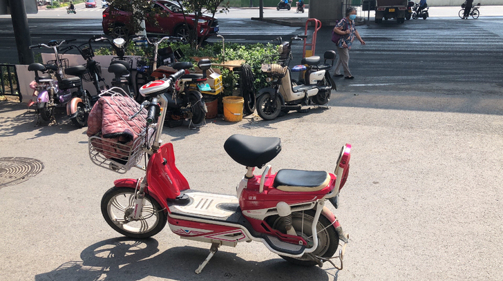 大电瓶 绿源电动车 爽快送电动车雨衣和电动...