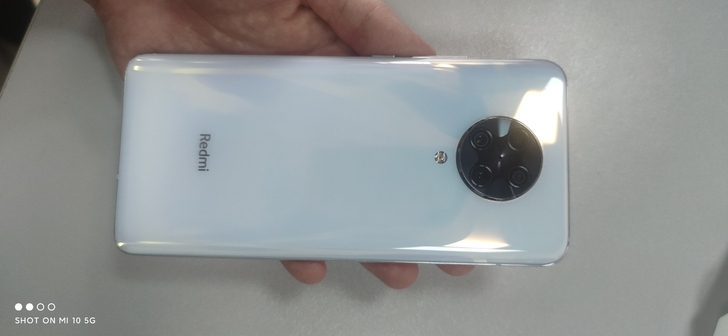 红米k30至尊纪念版512g，一手自用。还...