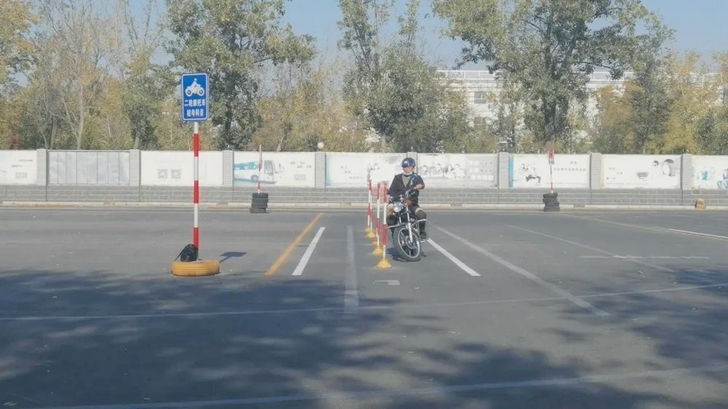 D 三轮摩托车 7-10天拿本