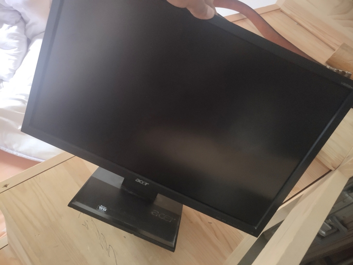 宏碁显示器。22寸。沭阳自提。或者邮费到付...