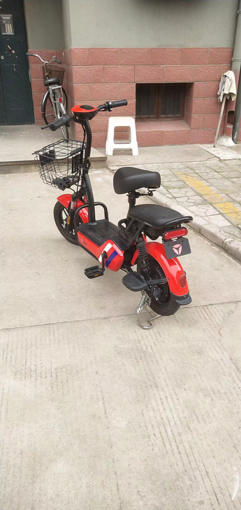 雅迪电动车去年年底买的，去别的地方用不到了...