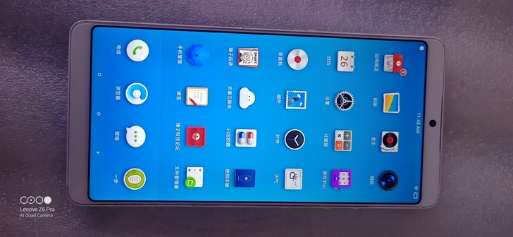 锤子坚果pro2 白色的， 手机是全部原装...