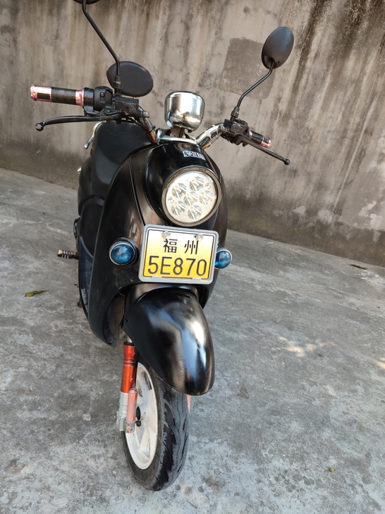 才用半年多，60v爱玛电动车转让