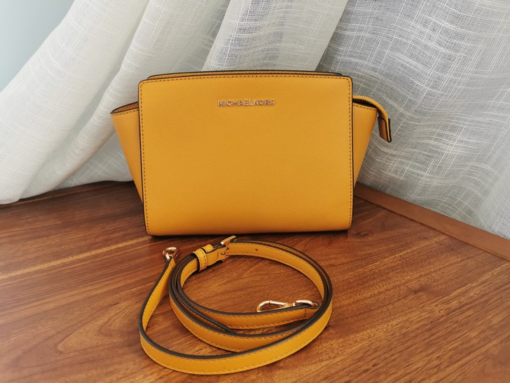 MK美国代购 亮黄色小号耳朵包斜挎女包