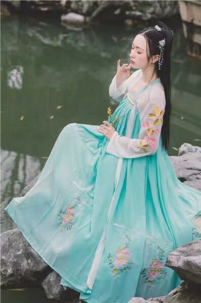 绝版汉服  樱落