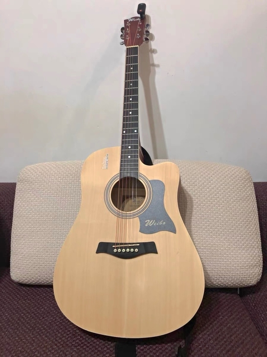 低价出全新转让。未拆封单板吉他，演奏初学或...