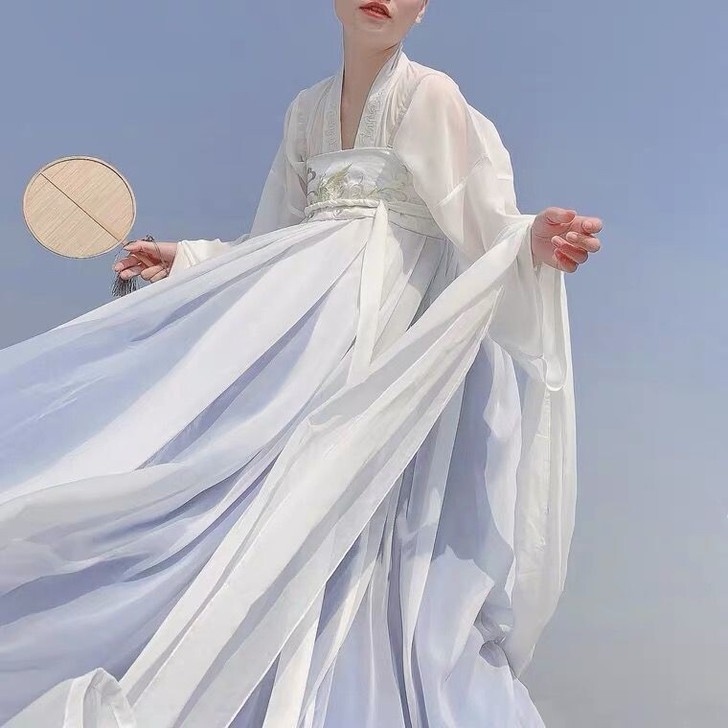 万里晴空 汉服女学生汉服元素女超仙刺绣齐胸...