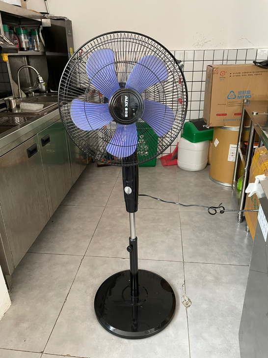 店不做了低价出，风力大，就用了二十天。机械...