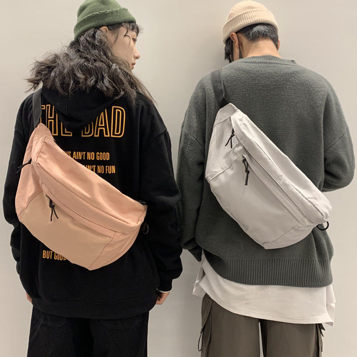 潮牌斜挎包男士休闲日系新款小背包胸包女生潮...