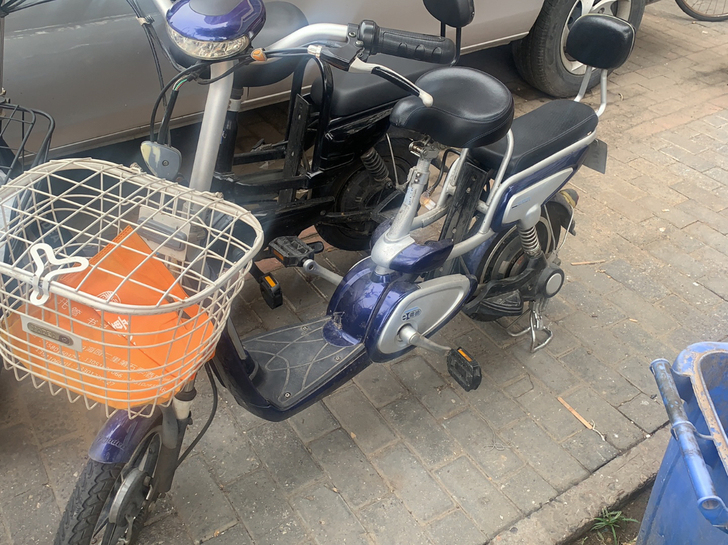 雅迪电动车，还能骑20多公里，电池才骑了一...