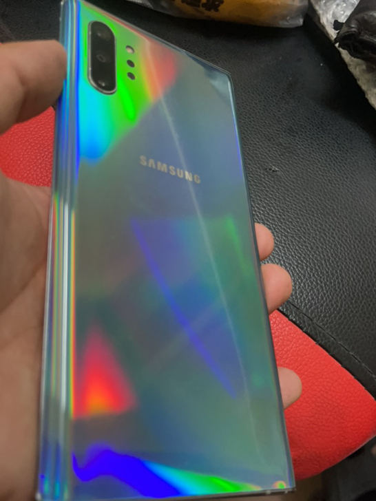 便宜出一台三星NT10+5G，屏幕有小线，...