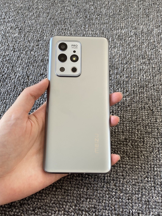 朋友自用几天，几乎全新的魅族18pro 1...