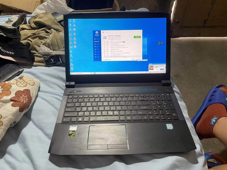 机械师笔记本,i7-7700,8g内存,1...