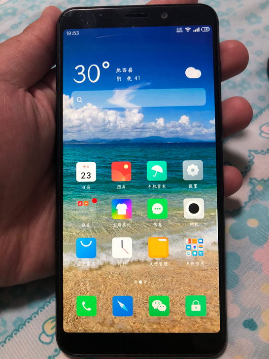 魅蓝s6 成色如图 屏幕轻微划痕 有一个划...