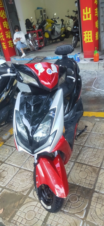 九成新新日电动车