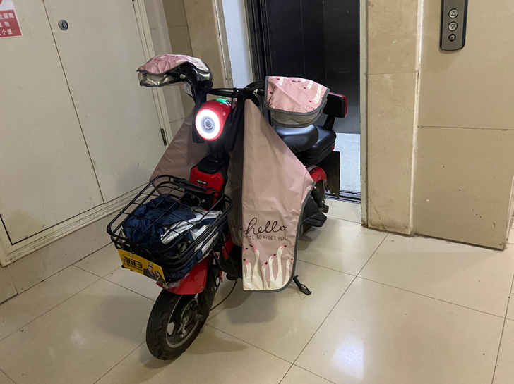 转新日电动车