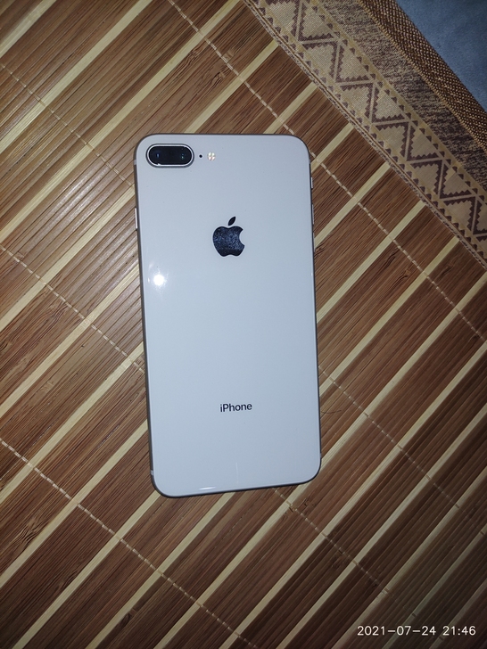 iPhone 8 plus.99新 内...