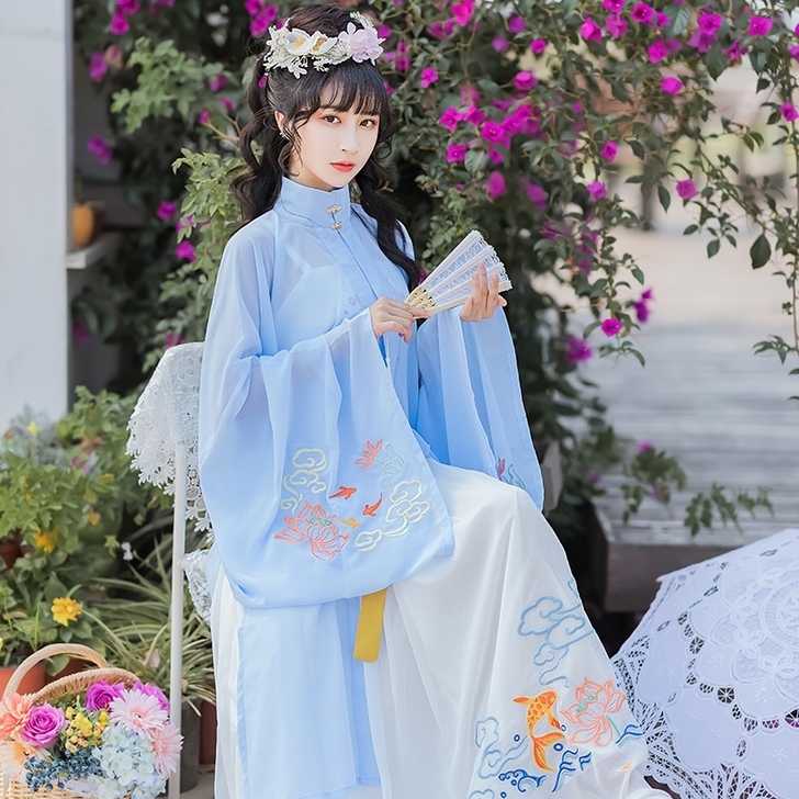 出! 《星河辞汉服，鱼莲之夏】。