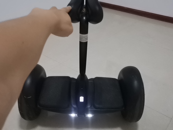 小米九号平衡车。曾几何时年少轻狂，买来玩了...