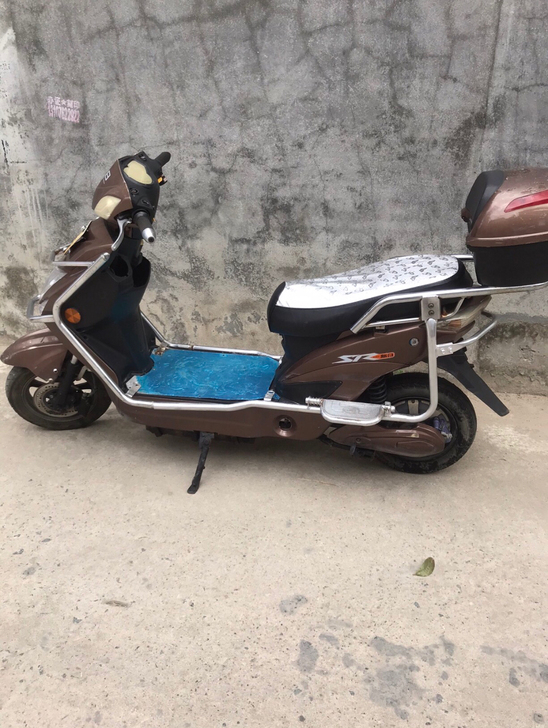 新日电动车，带黄牌二手电瓶车低价转让