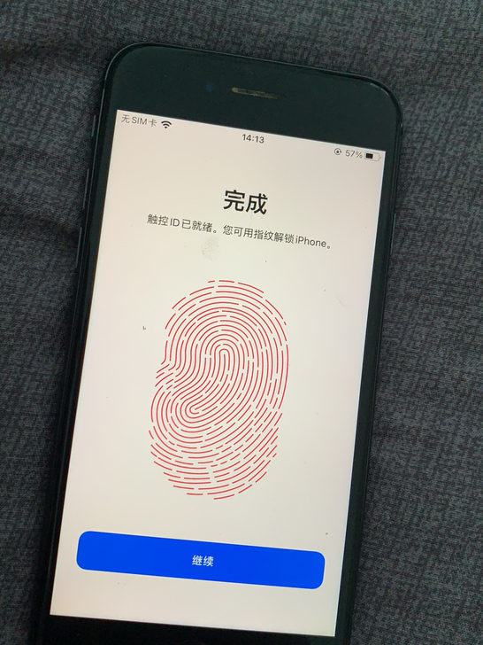 美版iphone8 里面有张卡贴 指纹正常...