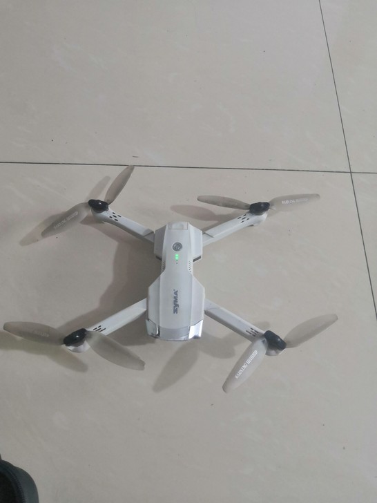 司马X30无人机，适合新手练手，前脸灯罩有...