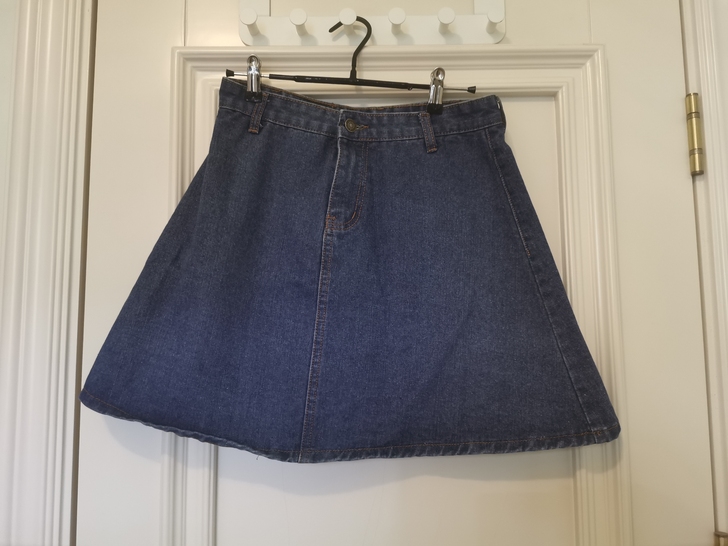 牛仔半裙，均码，建议105斤～125斤内的...