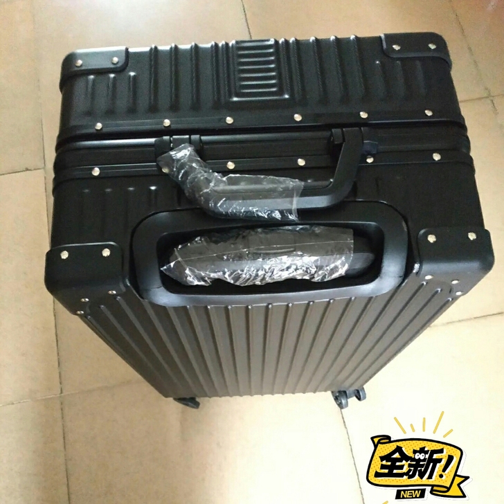 全新闲置几个行李箱拉杆箱，男女通用，拉链款