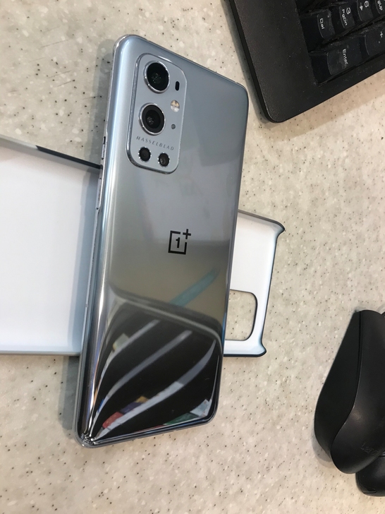 一加九Pro闪银背后小划痕 屏幕完美 全套...