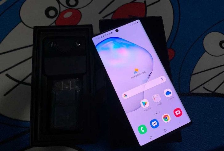 三星note10+  屏幕完美一点点瑕疵！...