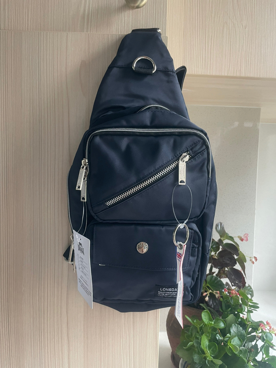 日本龙狮戴尔 胸包 全新