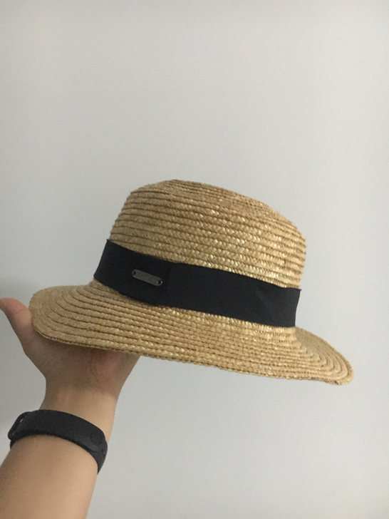 草帽，很有型的那种，帽子太多了，故出。