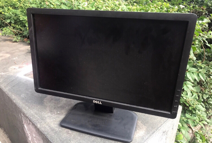 19寸戴尔显示器，有两台，一摸一样的，没有...