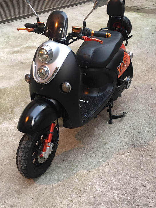 急用钱将一辆72伏前后迪刹带倒车挡的雅迪电...