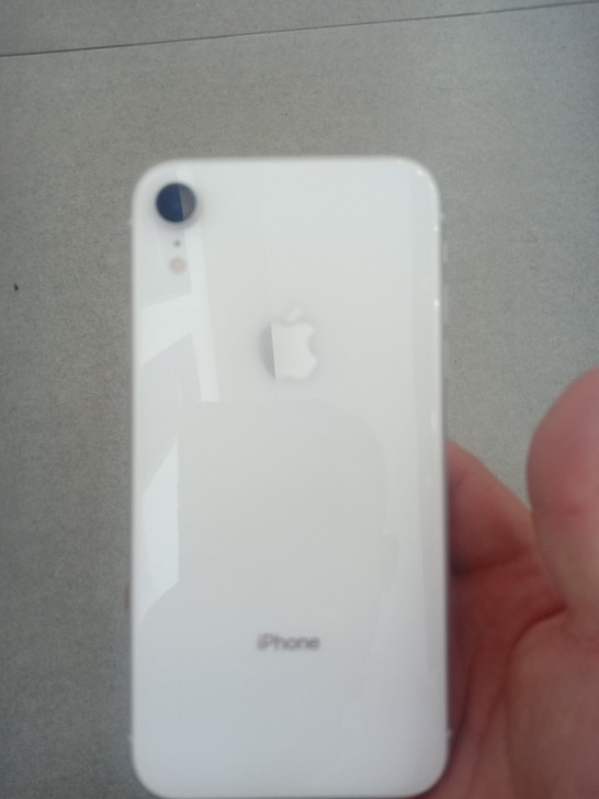 苹果xr白色，99新，128内存，喜欢的下手