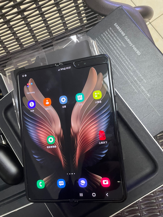 三星Galaxy Fold 韩版F9000...