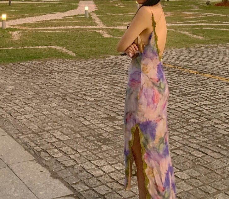 恣肆   萨荷尔 油画颜料 美学构造吊带裙...