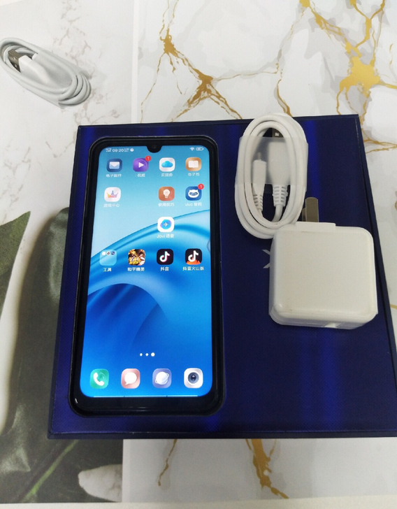 vivox23过生日朋友送的,8+128g...