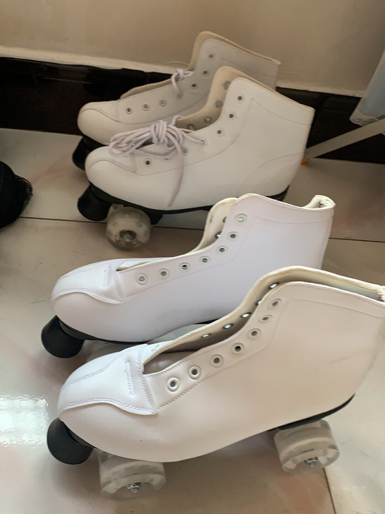 全新滑冰鞋。公司清仓啦~滑冰鞋便宜卖啦~有...