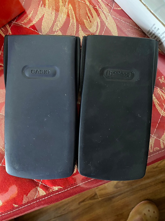 计算器几乎全新，功能完好，10元一个